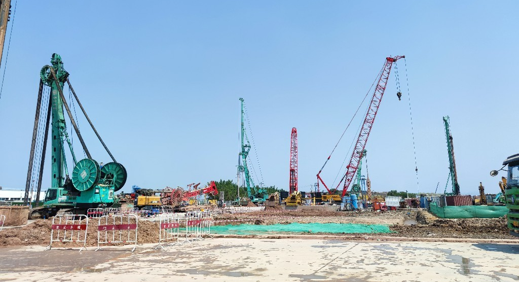 金泰抓钻铣设备马力全开，汇战“羊城花冠”白云机场T3航站楼